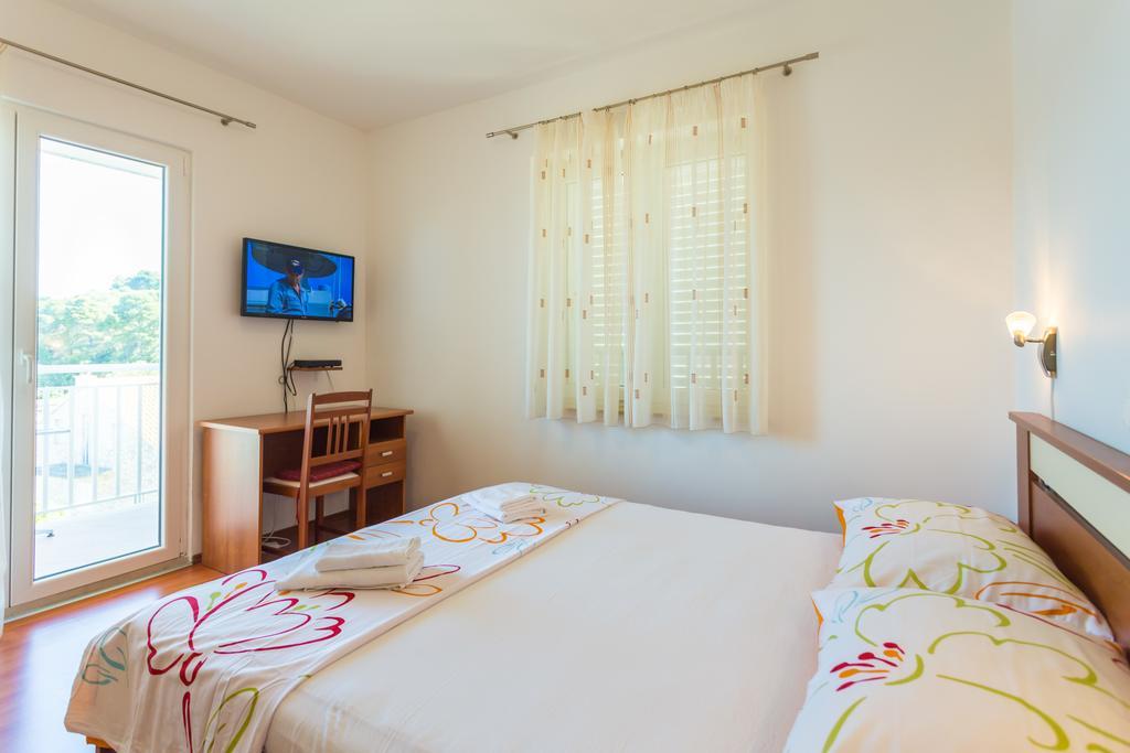 Apartments Slavica 포메나 객실 사진